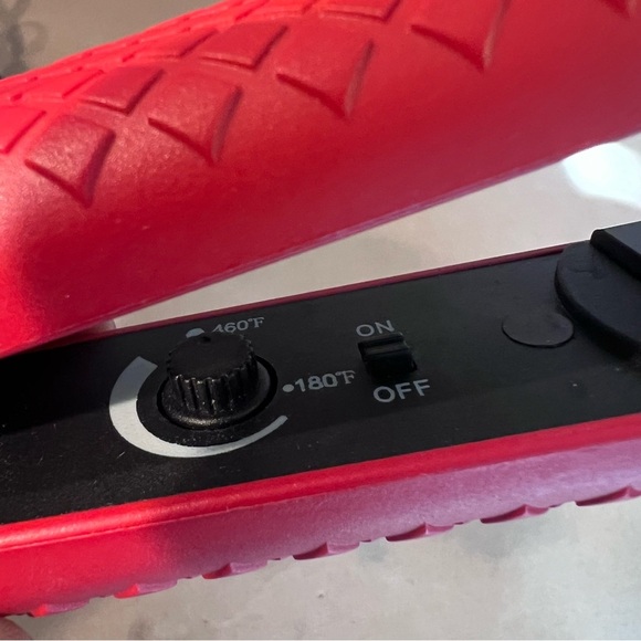 Evalectric Christmas Red Classic Styler 1 Inch Hair Straightner Dual Volt $250 - Picture 4 of 9
